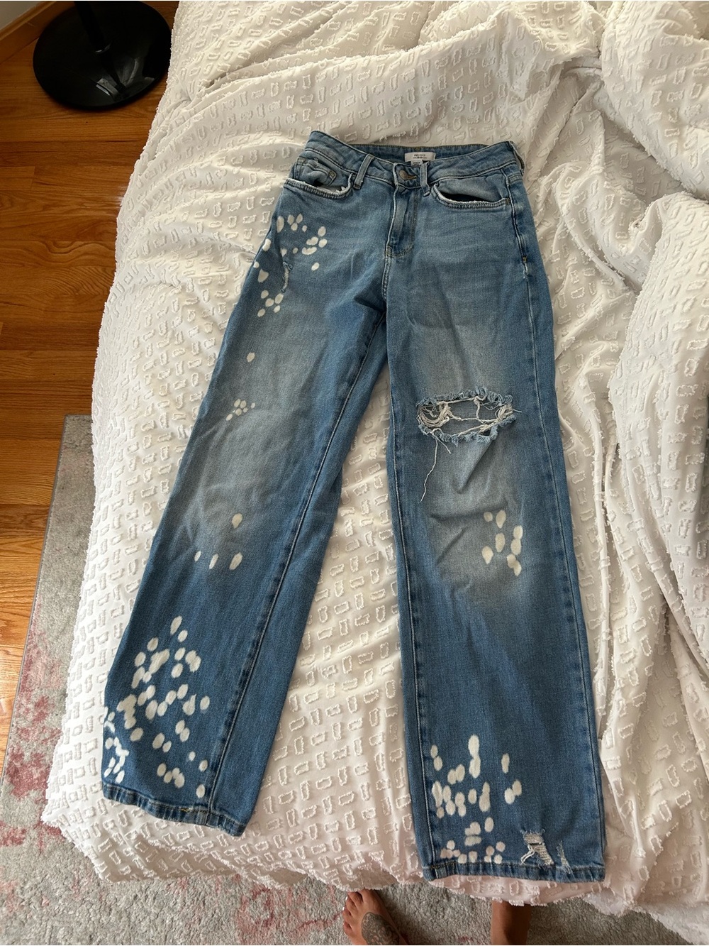 Forever 21 Women's Light Blue Straight Leg Jeans with Bleach Spots